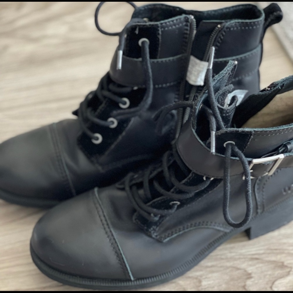 Ugg Women’s Combat Boots size 9 - Picture 11 of 12